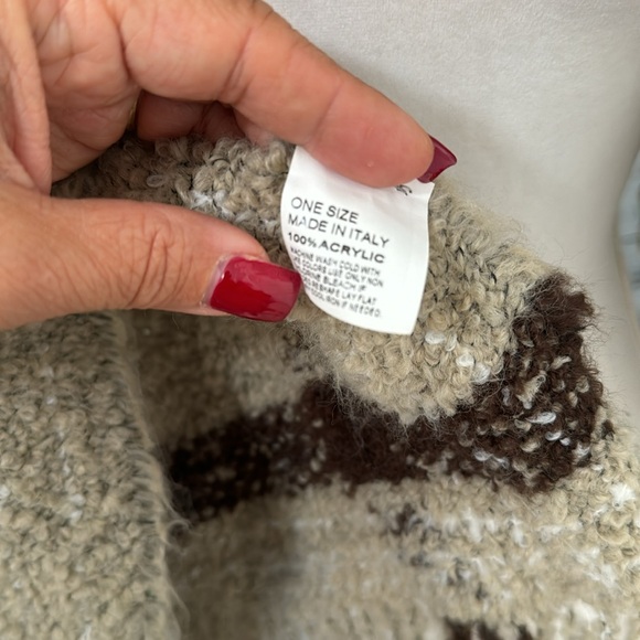 DON’T ASK WHY FRINGED SCARF - Picture 6 of 6